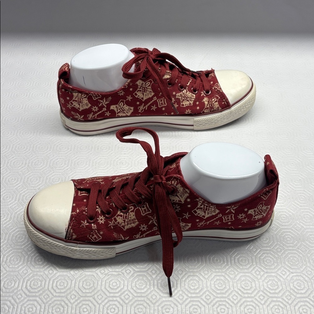 Harry Potter Hogwarts Canvas Low-Top Sneakers Size 8 Colour Burgundy - Picture 4 of 9